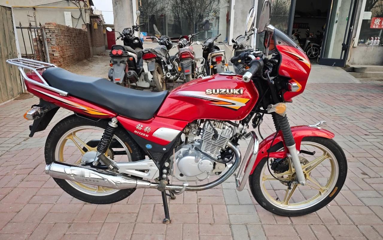 “说到做到，豪爵钻豹”，不愧是国民神车，二十年口碑从不说谎。皮实抗造是本色，铃木