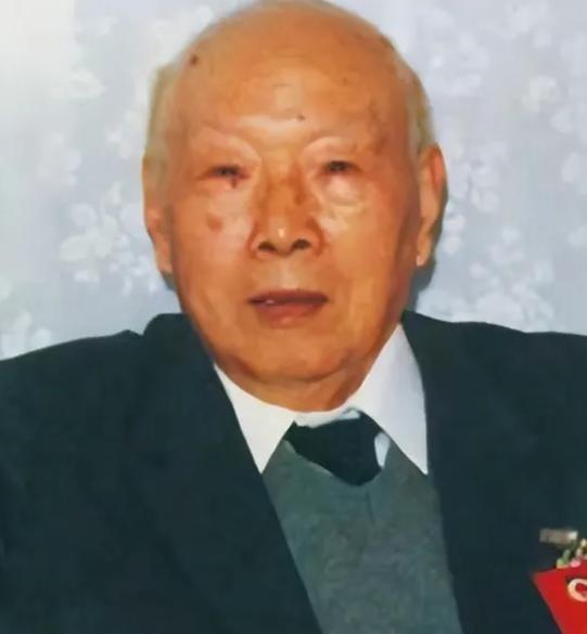 1985年，宋希濂急冲冲地跑去机场。见到陈赓的妻子傅涯后，他将一沓钱交给她，说：