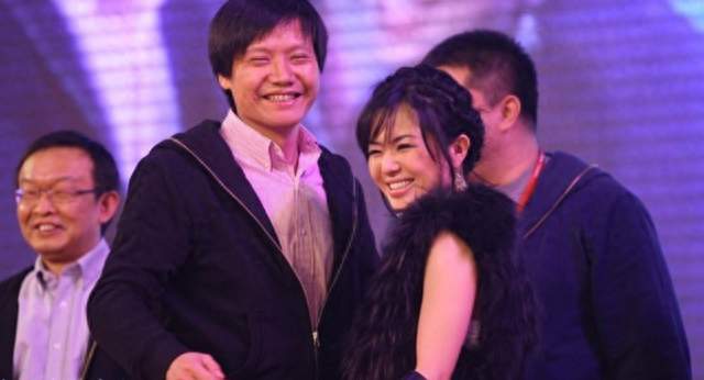 为什么雷军看起来很亲民？