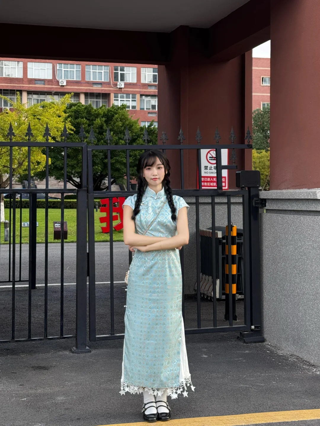 男朋友：能不能不要穿的和小学生一样