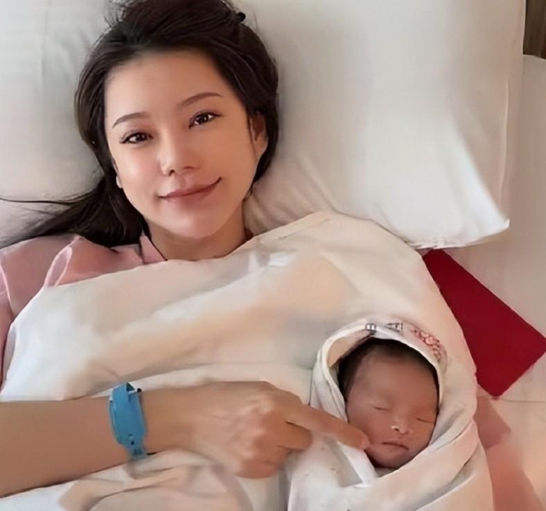 大S徐熙媛那是在演艺圈摸爬滚打了多少年，马筱梅的段位比不上啊！
 
至于保姆小杨