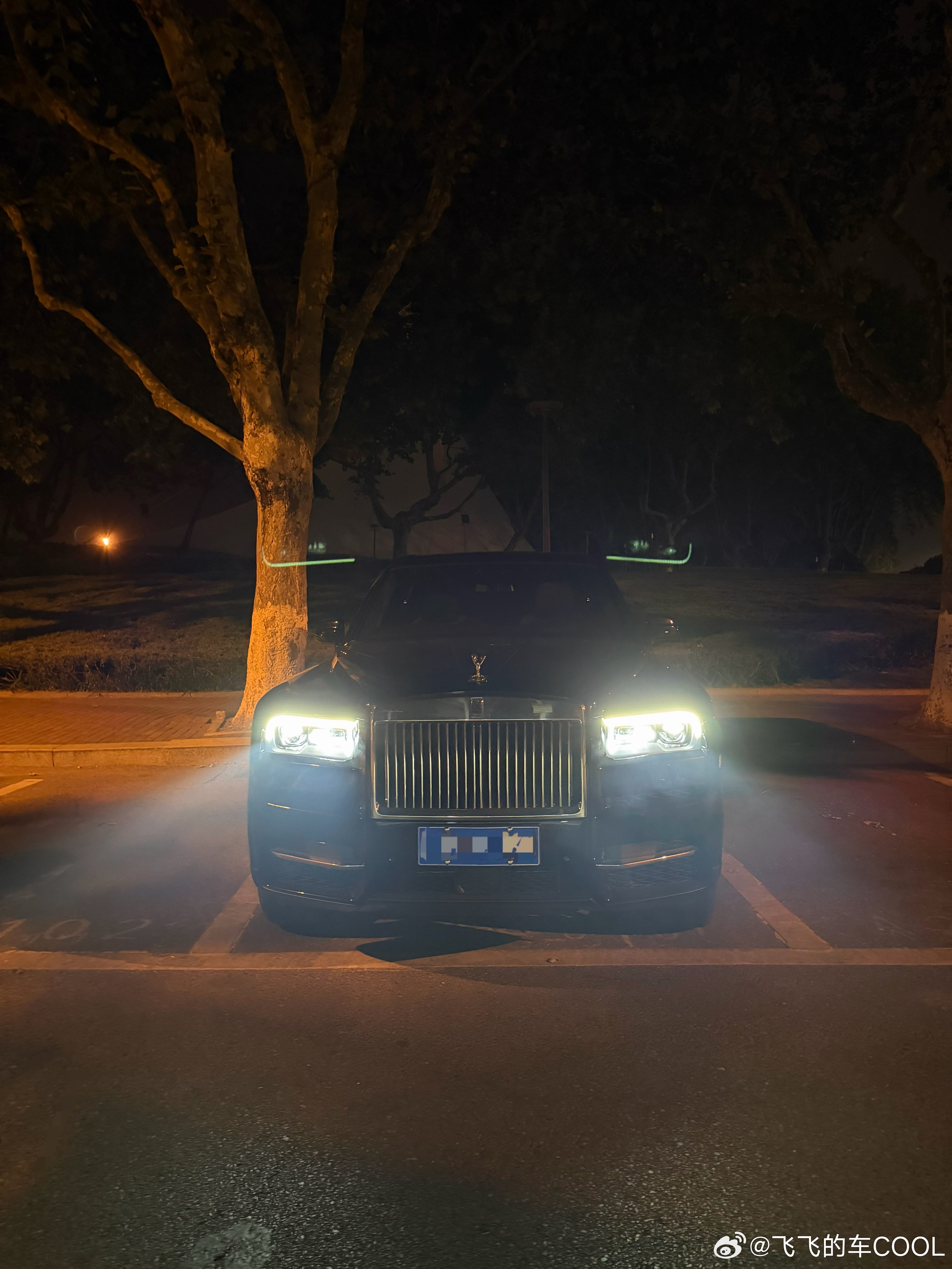 出门溜达溜达 好久没开库里南啦 