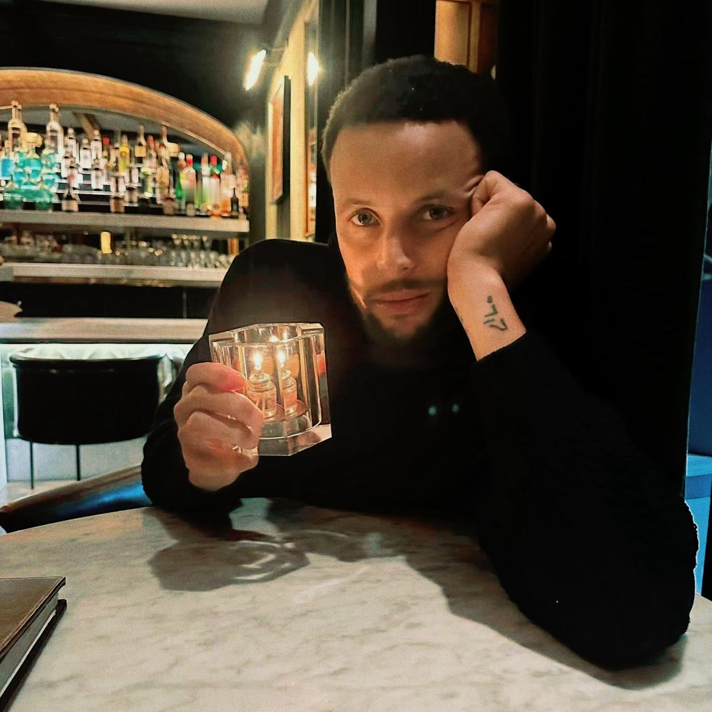 如果我有两颗心脏 那我会爱上你两次但我只有一颗心脏 于是我开始反复爱上你自修·库