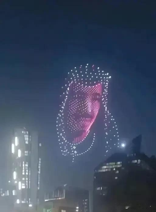 这广告做的真是绝了！

看看深圳无人机团队在沙大户家的表演，这谁能受得了啊，惟妙