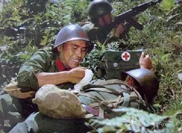 1985年，在老山战场上，曾经歼敌18人的英雄杨启良，转业后却被地方恶霸刁难，他