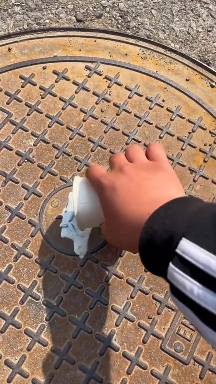 涂抹后经过半小时，看效果，铁锈已经转化。