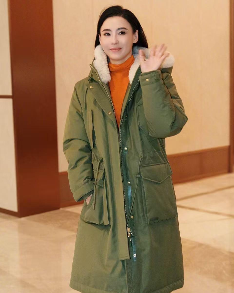 好的，这是为您生成的微头条内容：
顶级明星的“土味”穿搭，为什么反而更贵？
一件