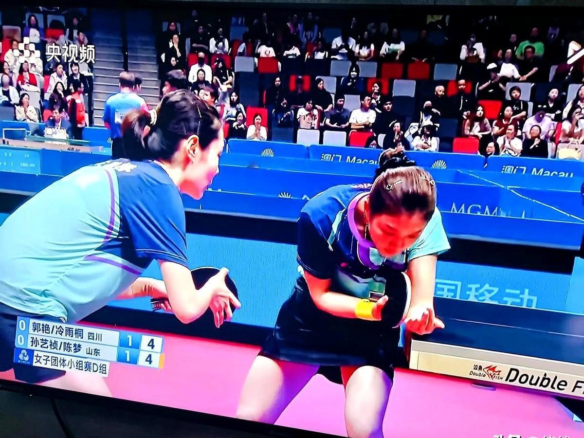 “奥运冠军也会先输一局？”昨晚看球的朋友都揉了揉眼睛——陈梦搭档孙艺祯，第一盘双