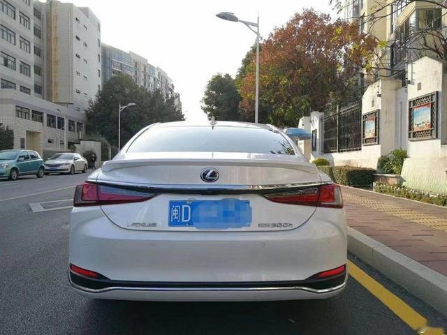 雷克萨斯ES 2020款 300h 卓越版
裸车价：37.4万元  油耗：7L/