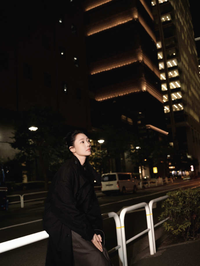 白百何听到什么笑成这样 哇塞，白百何是听到啥猛料了吗，笑得毫无形象，好不容易恢复