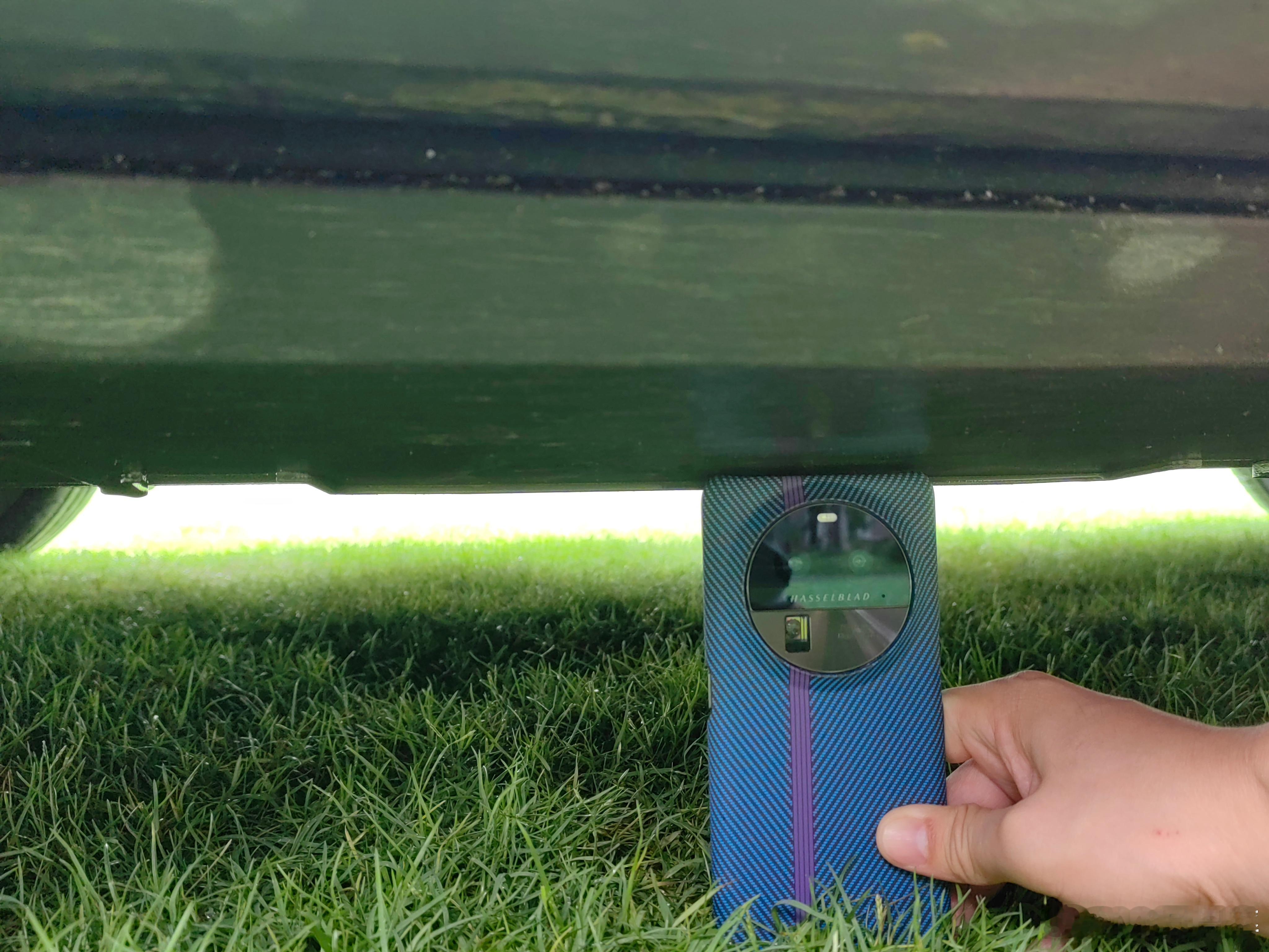 小鹏g7实车比图片好看10倍给大家测了g7的离地间隙，作为没有空悬调整高低的车型