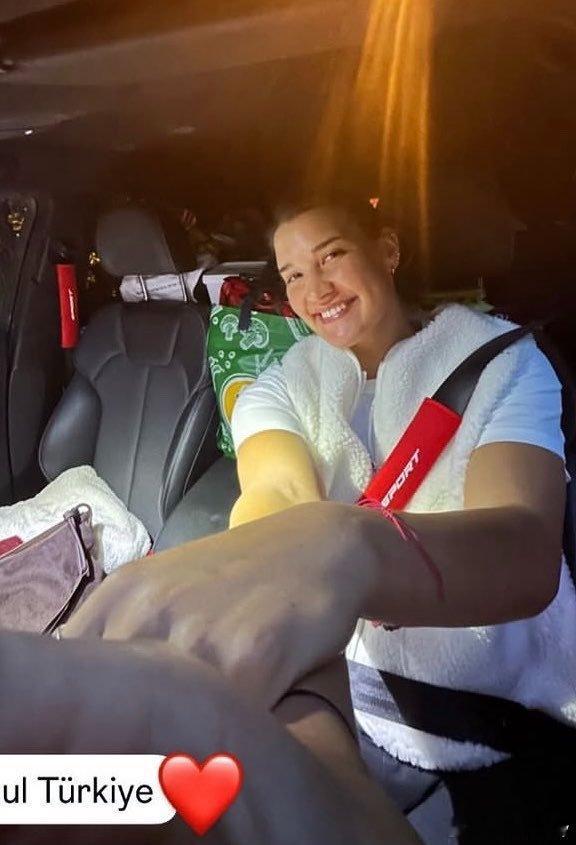 米伦科维奇被网友们调侃，说她“像在海外打工的土耳其人一样，把行李塞满车子就开回塞
