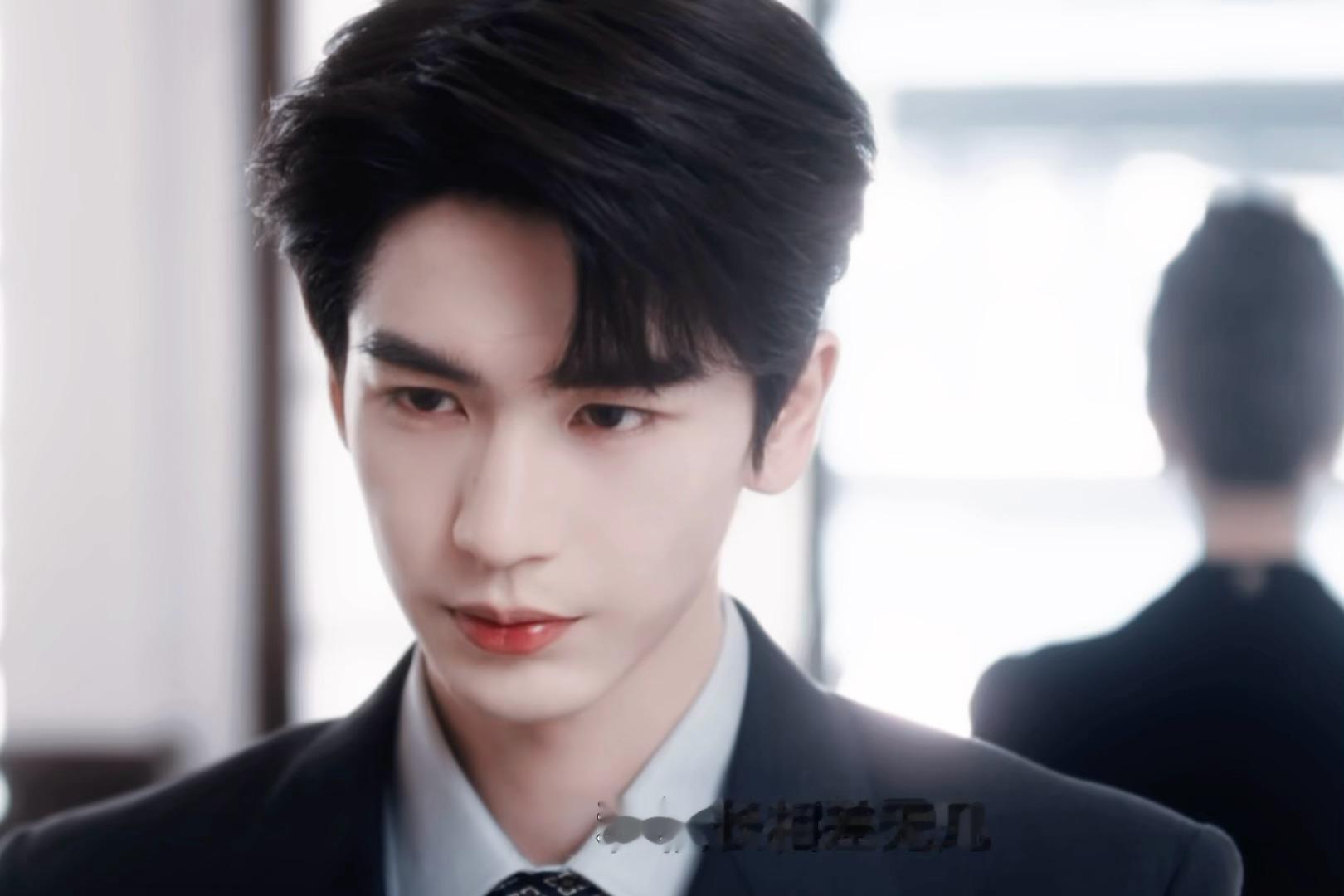 “嫂子觉得呢？”二少一起试婚纱得逞后的邪魅一笑张凌赫 嫂子觉得呢