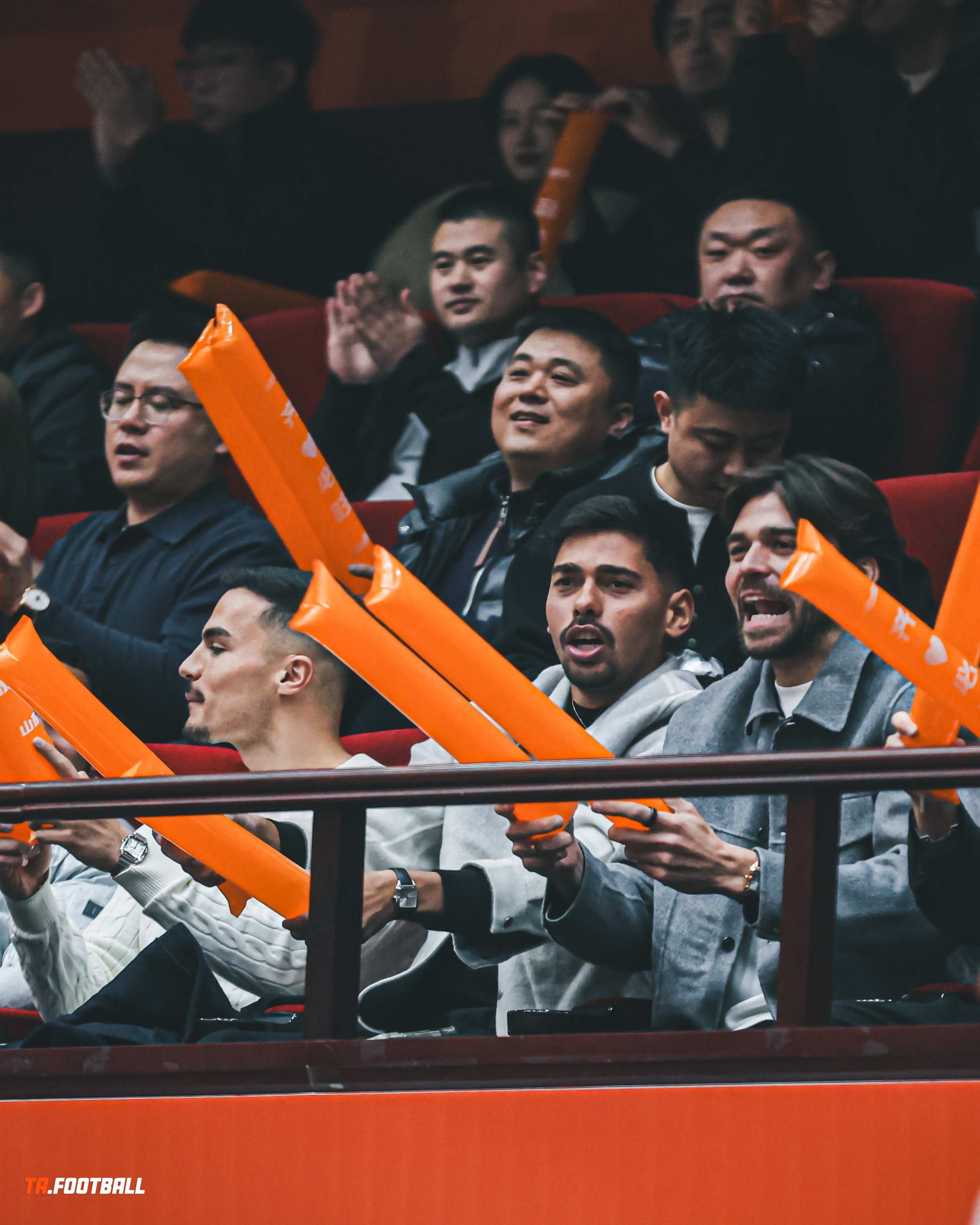 山东泰山 哥几个来观赛，给山东男篮带来不小的压力啊，目前山东男篮落后浙江男篮20