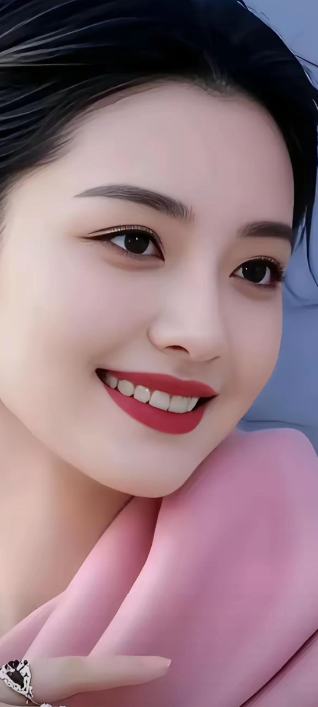 笑靥如花，倾国倾城。