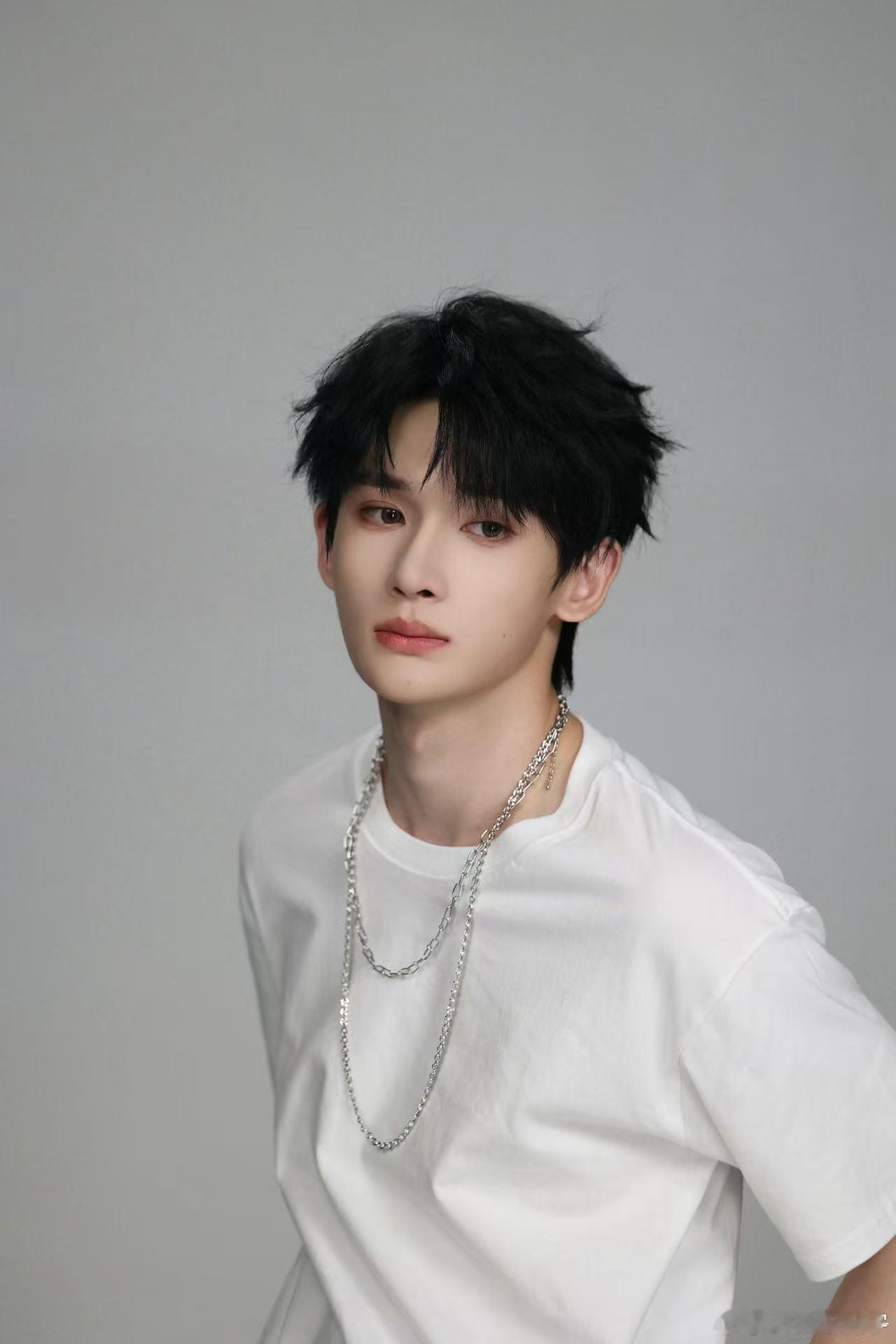 余宇涵好大一声分手宝，余宇涵那声“分手”一出来，我直接愣了一秒，然后爆笑不止。他