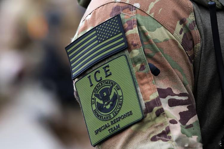 【美国国土安全部：160 万人非法“自行”驱逐出境，50 万人被强制驱逐出境】（