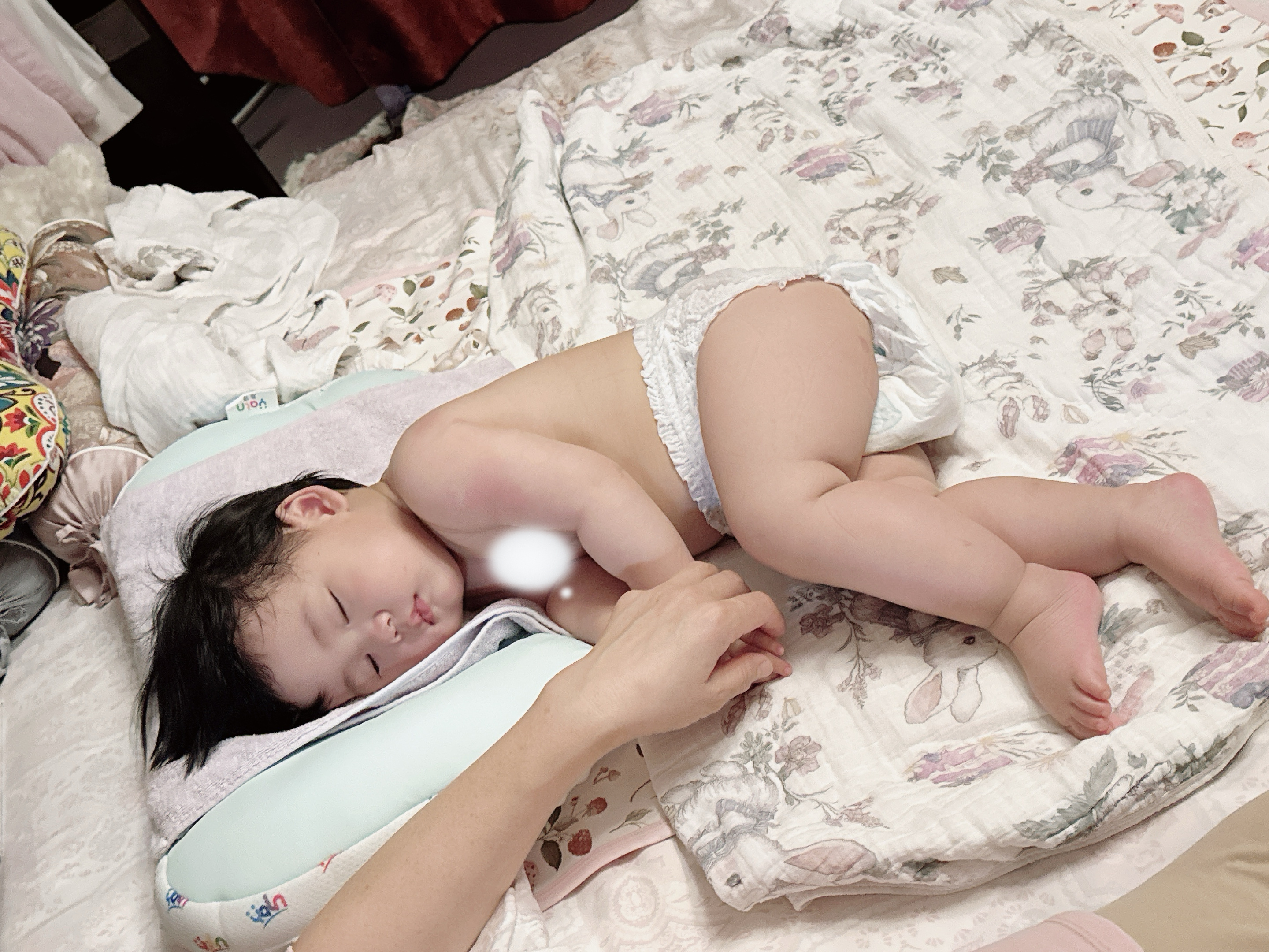 晚上小碗又突然高烧了吃了药又退烧了大概率是小儿急疹唉 看她没精神养的样子好可怜希