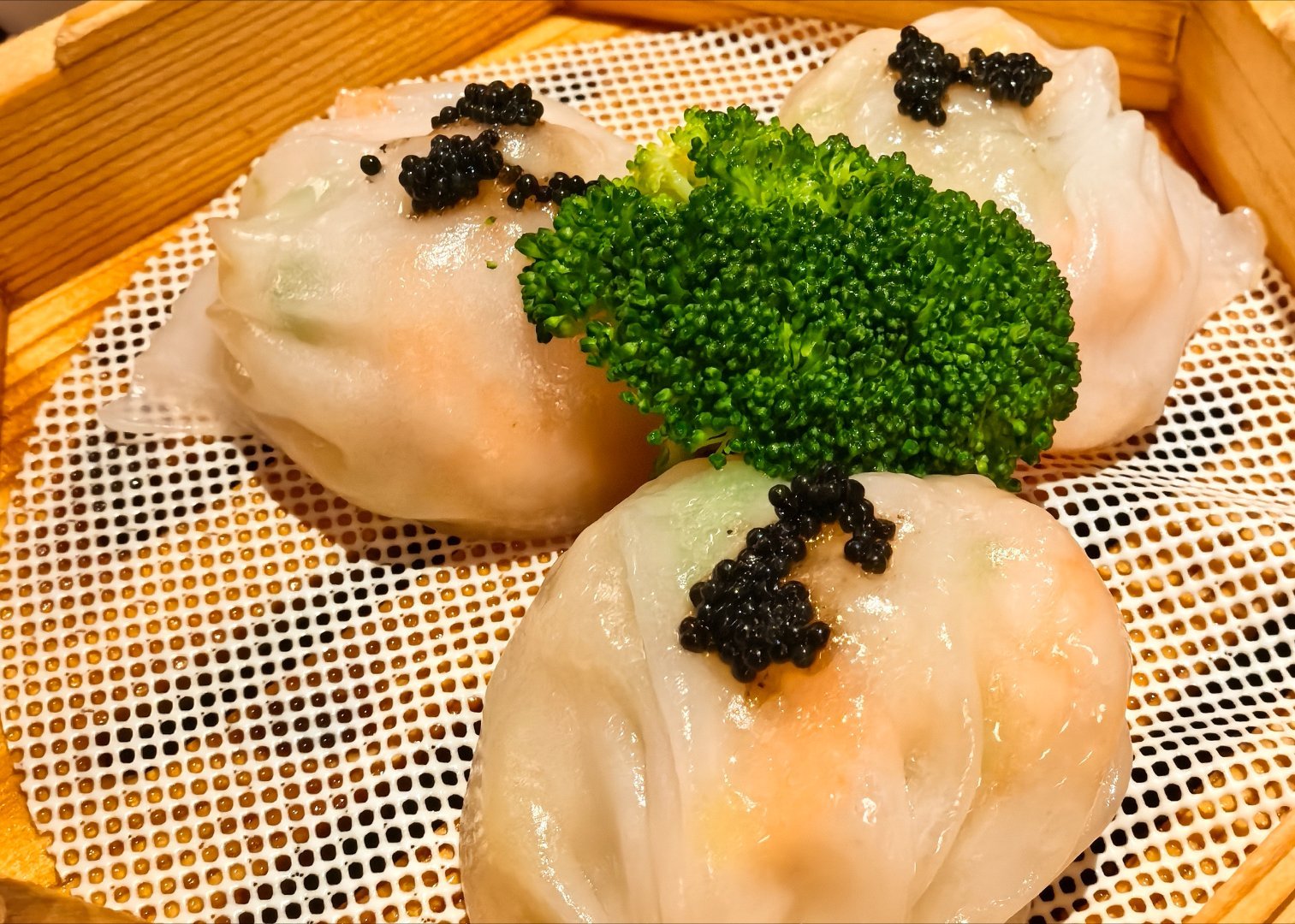 旅行的意义，超过一半在于吃。柳州这个地方，不光好逛，好玩水，饮早茶，吃正餐，嗦螺