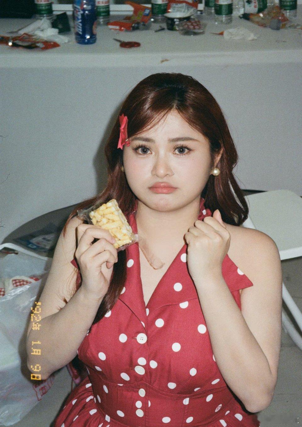 阿爆公众的支持是你成长的底气，这份底气的前提，是你能创造情绪价值回馈大家；一旦调