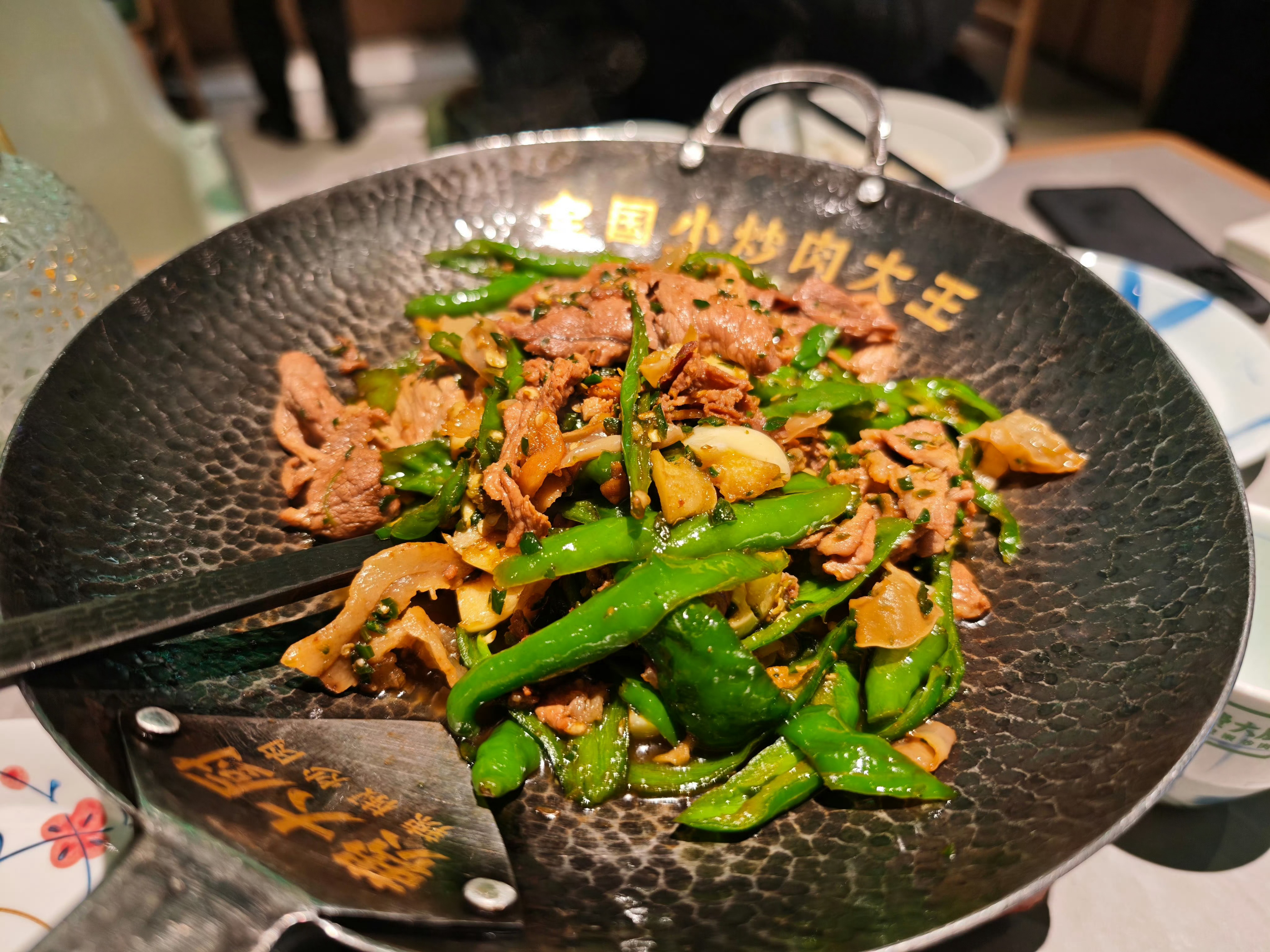 费大厨全国小炒肉大王仅凭视频评出什么叫营销呀“全国小炒肉大王”，结果是线上比赛评