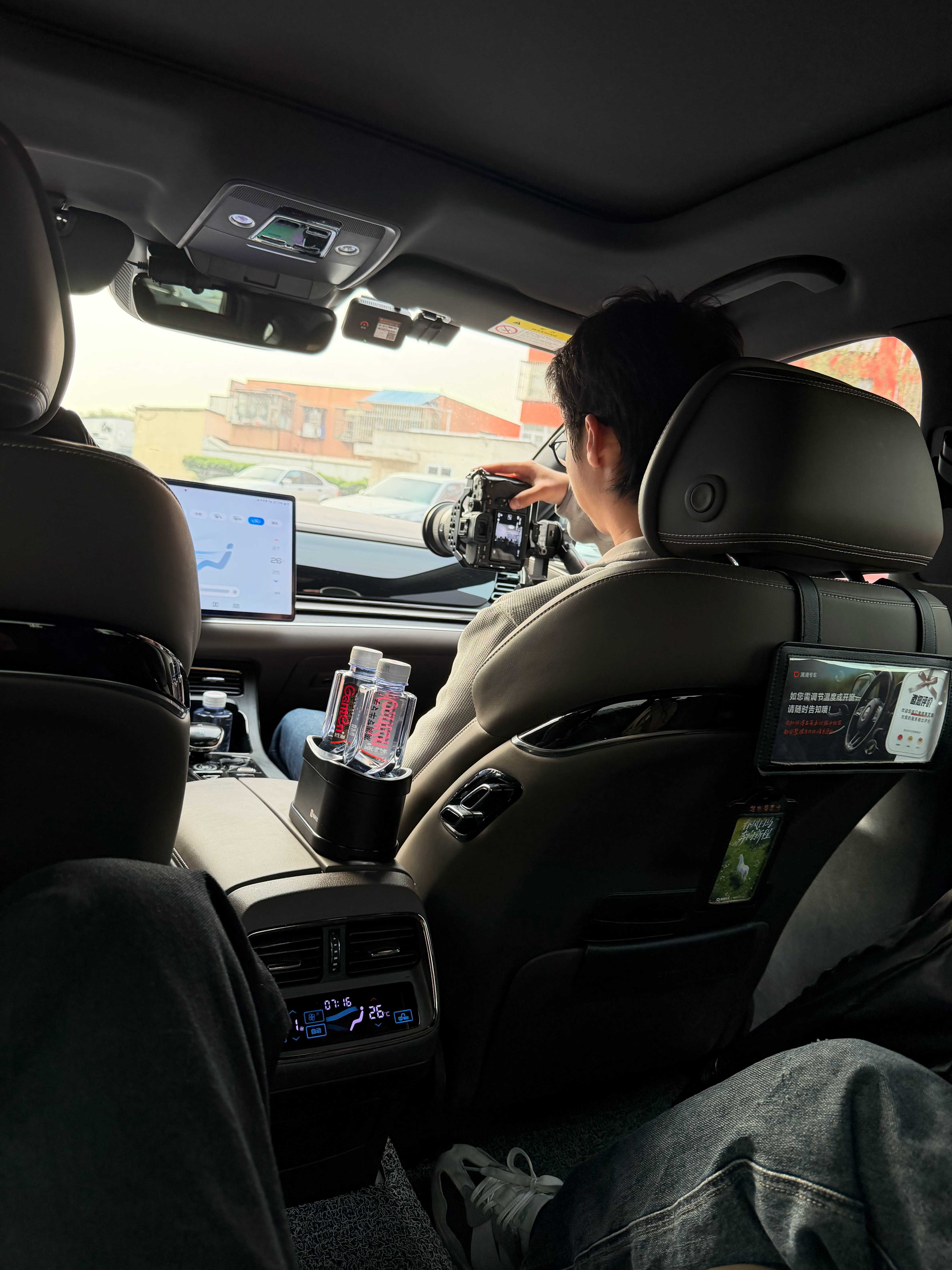 据老夫多年经验 每逢北京车展最好还是打个车去不然停车找车都是个很费体力以及财力的