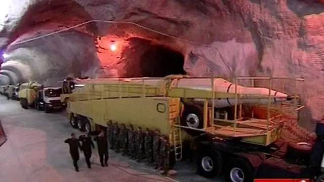 我想试着用几张解剖图显示伊朗军队的秘密地下导弹网络，现在这些网络正在承受着美国和