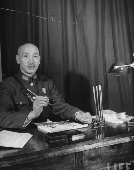 杜月笙问老蒋索要保护费被拒绝，一怒之下直接绑架了宋美龄，在整个上海都引起了轰动，