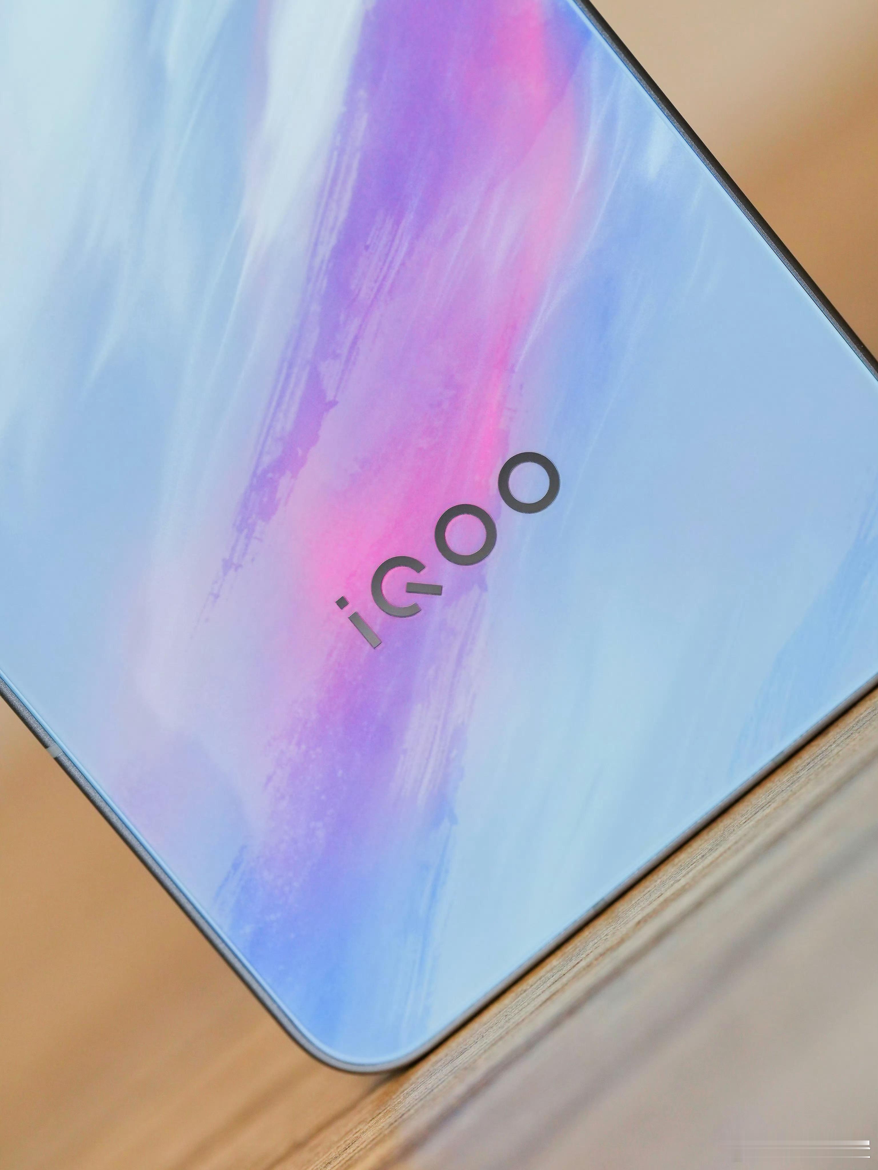 「光速之影」定格性能巅峰！iQOO 15T这波把速度玩明白了 ⚡当相对论性多普勒