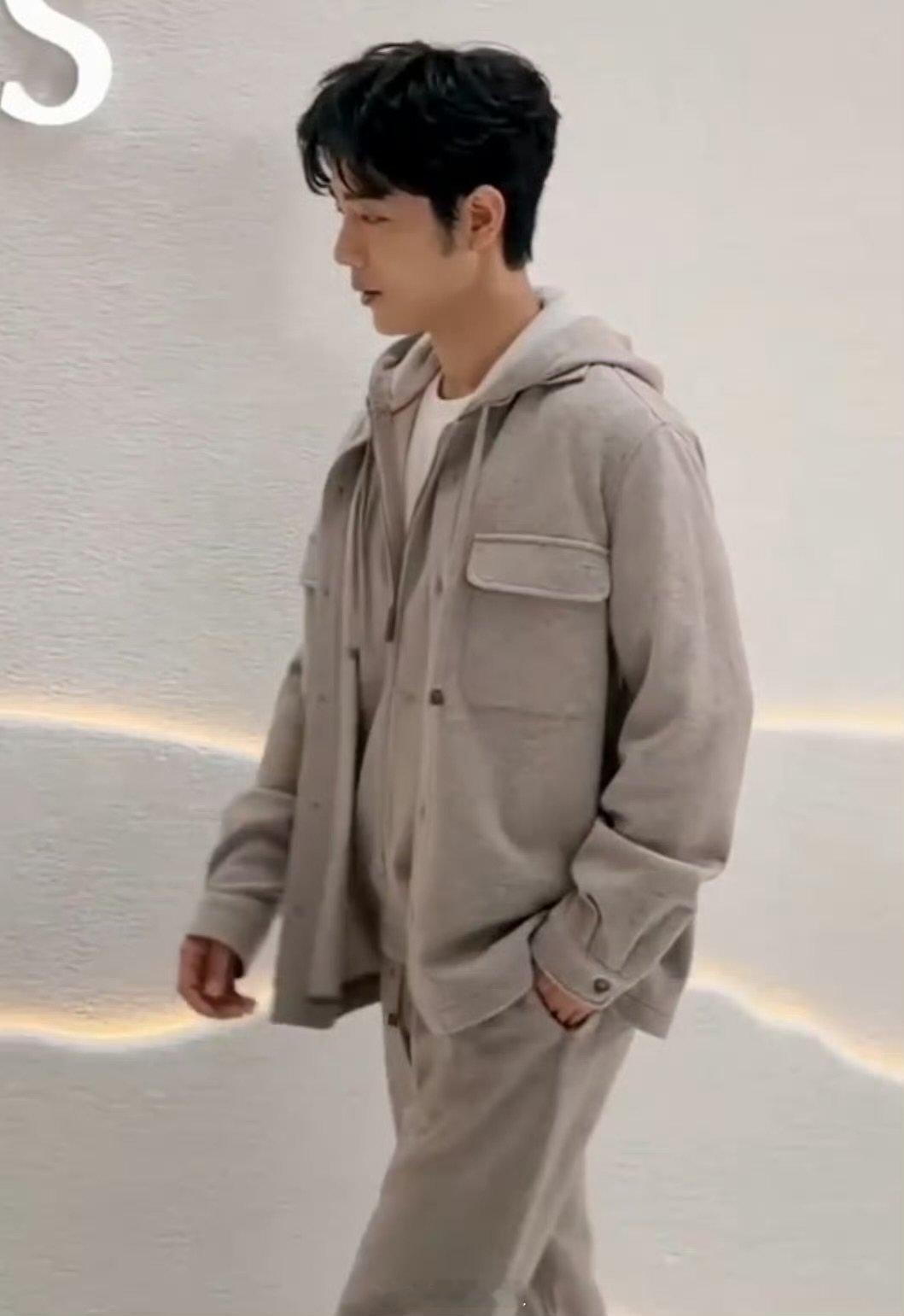 肖战一张有很多大爆剧的脸肖战在我担永无出头之日 肖战一张有很多大爆剧的脸，有他在