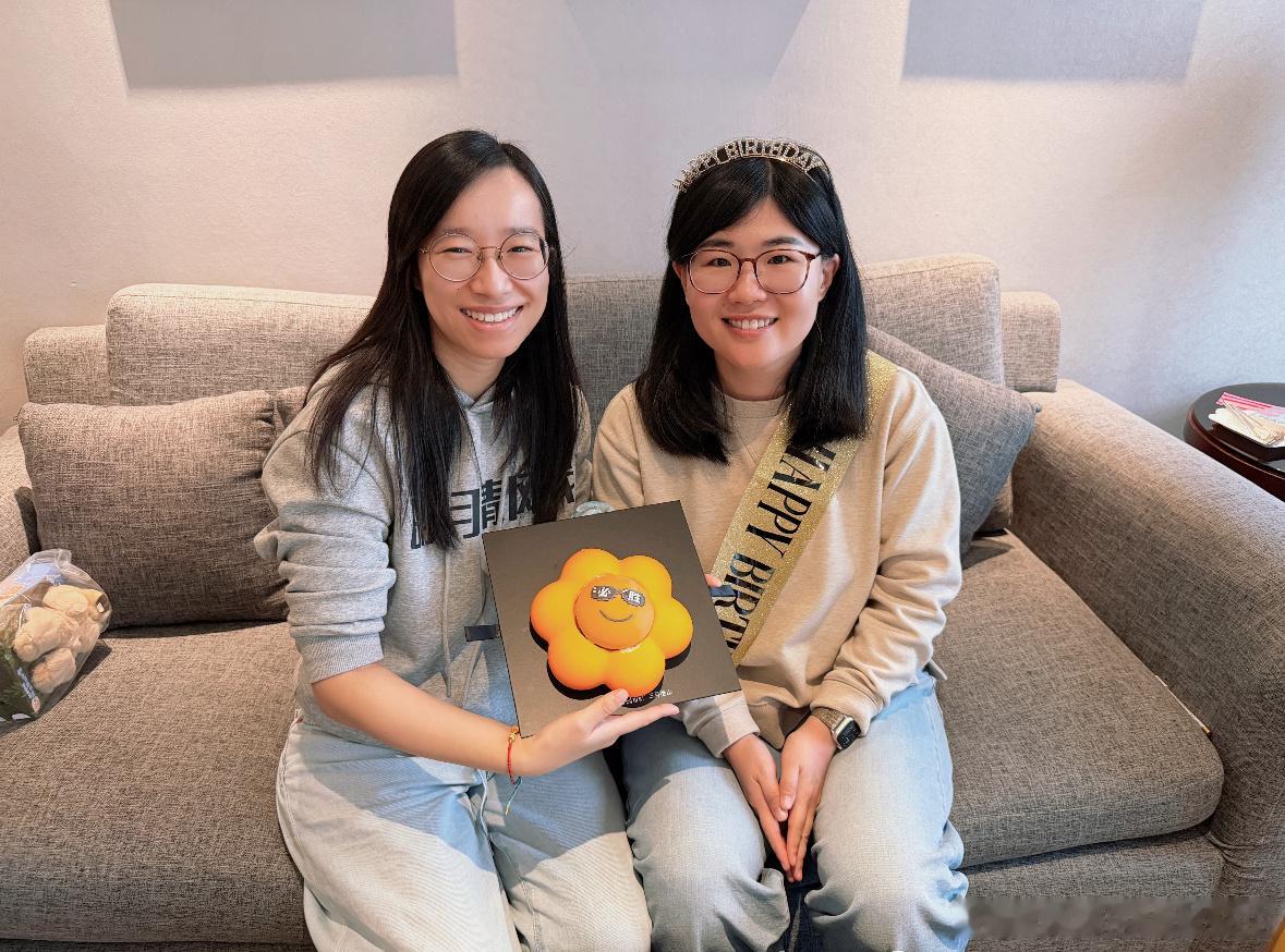 詹庞  庞颖38岁生日快乐！！！ 让我们一起说保持年轻的秘结就是————阿詹！！