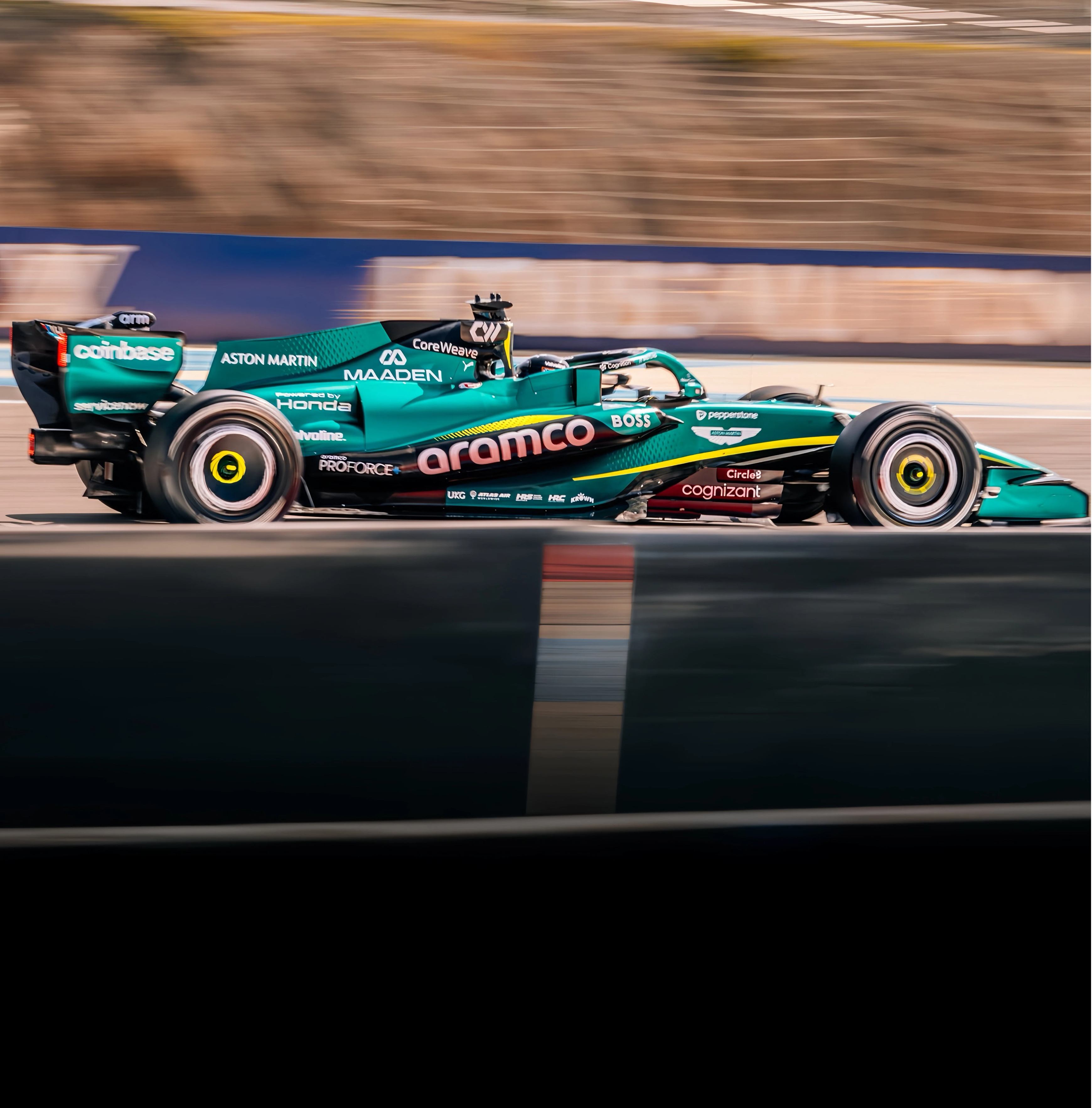 F1 AMR26侧身照，只能说很期待这台赛车今年的表现了～ 