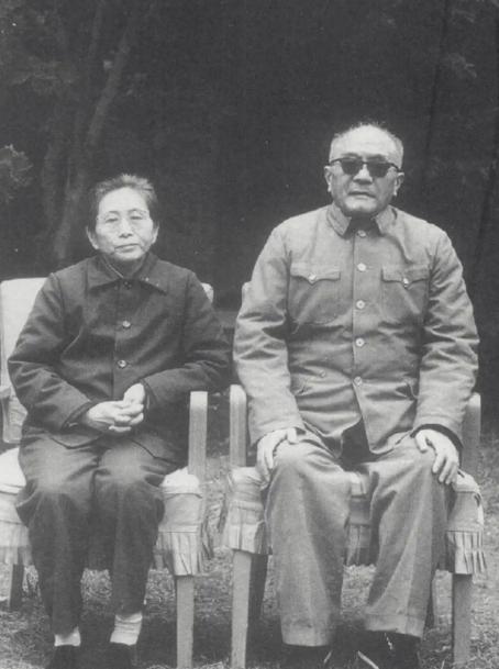 1955年，首次授衔评出十大开国大将，黄克诚是最另类的一个，他视力极差，三尺之外