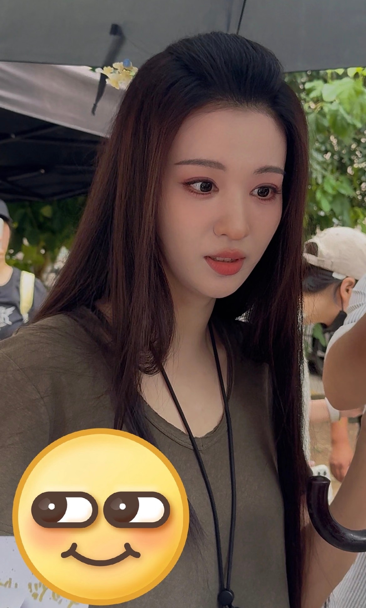 谁家姐姐上个班就360度无死角美艳出片了 