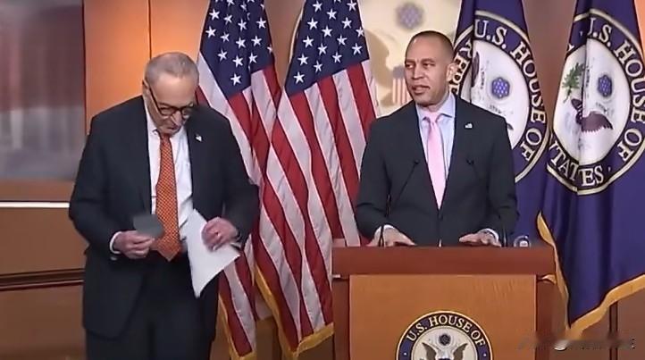 越来越多的众议院民主党人敦促他们在参议员的同事站出来，利用他们拥有的一切筹码来阻