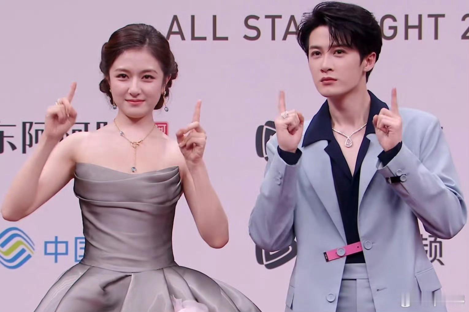 檀健次 李兰迪能跟我抽到一块 梦回《滤镜》真的很好看的一部剧。 