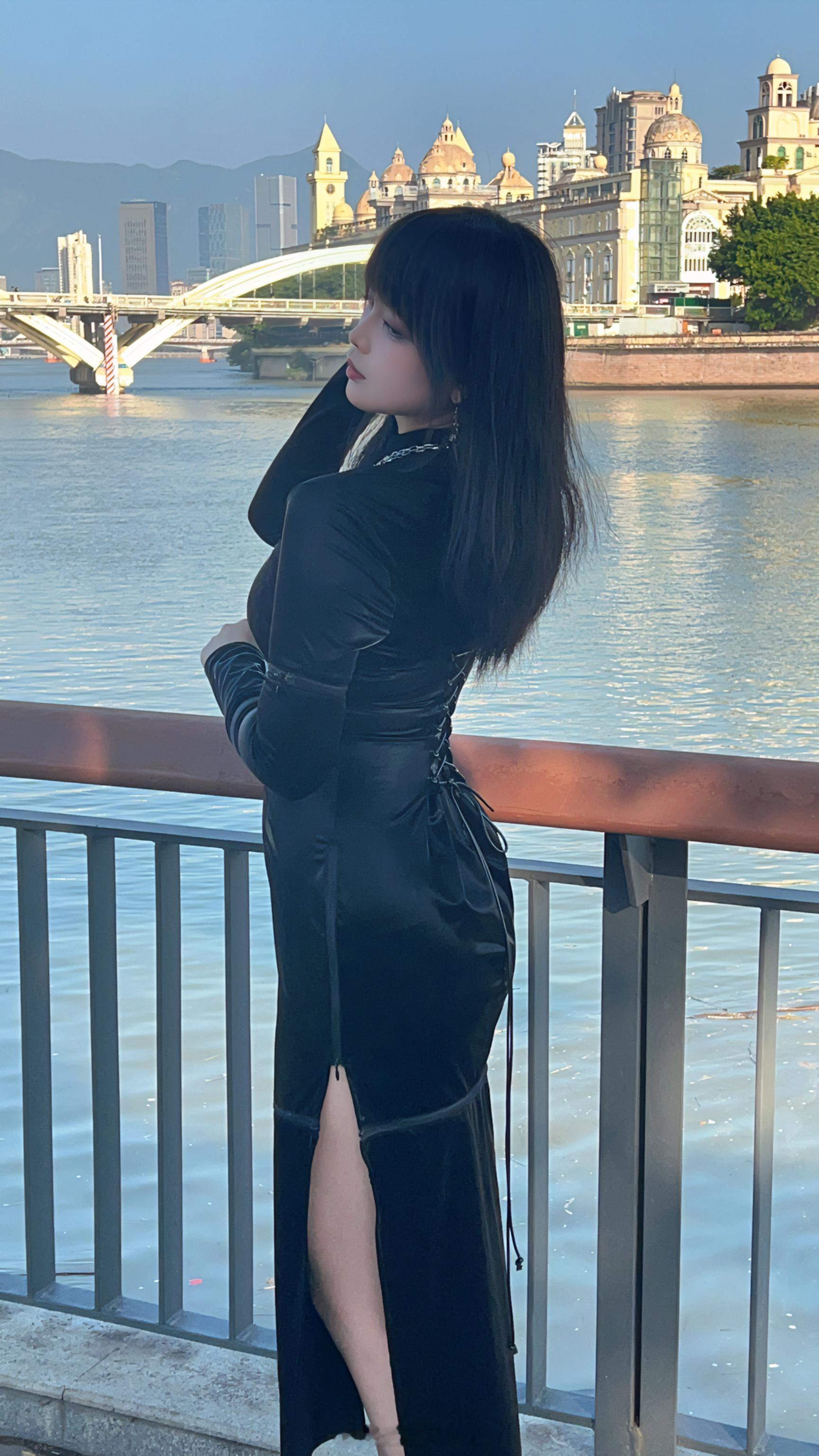 真的很漂亮的光泽！！曲线勾勒完美！！！衣服处处都是细节[老师好][老师好][老师