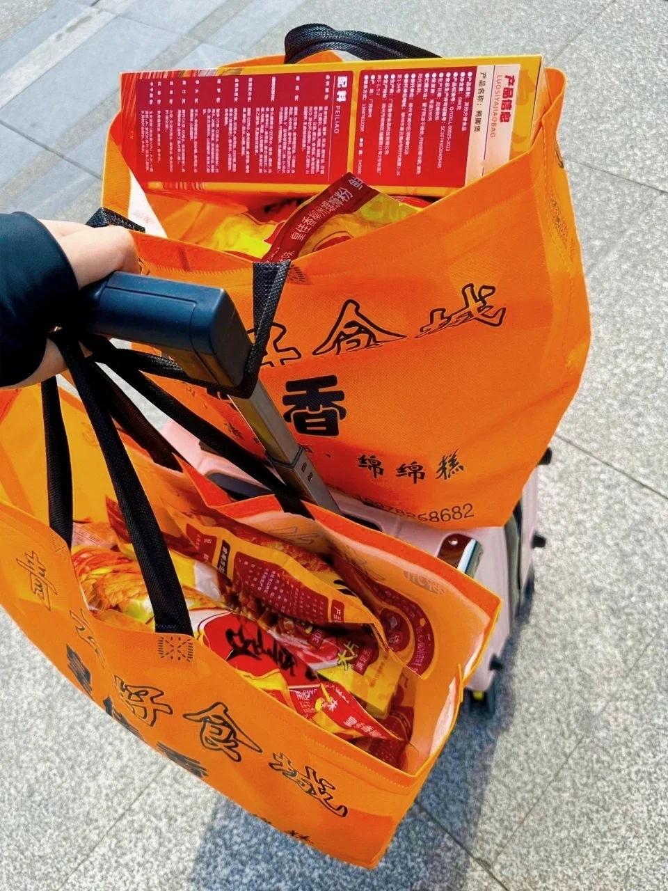 离开柳州带了一大堆特产回去……