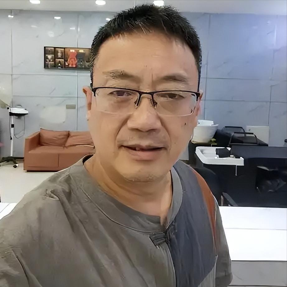 媚日辱国还能“安全退休”？建议取消这帮人的退休待遇！最近汤家凤拍案而起，一篇长文