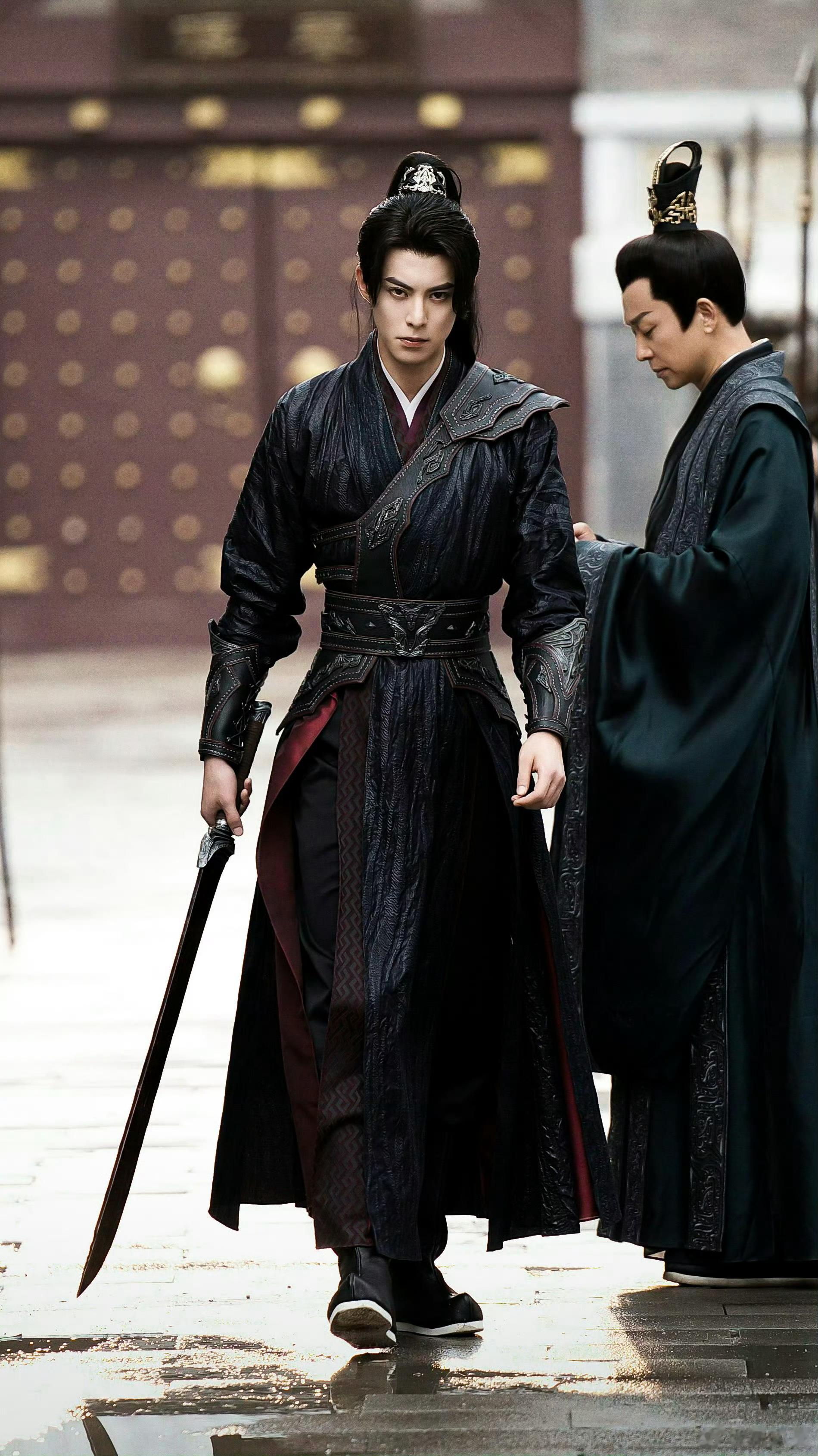 #大奉打更人新剧照# “为天地立心，为生民立命”，少年将军许七安带着他的傲骨，他