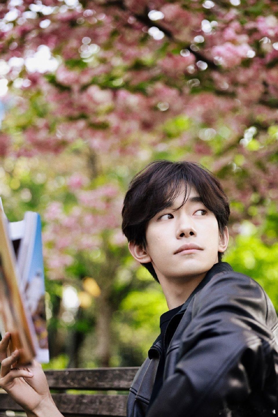 #易烊千玺[超话]#愿你自由如风，永远快乐，生活在自己喜欢的世界里 ​​​