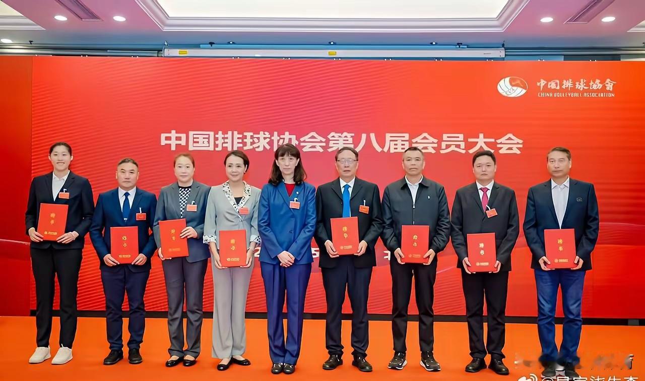 【闲评碎论】
某些人，不走寻常路，教授，主席，会长，理事，委员，解说，主持，大使