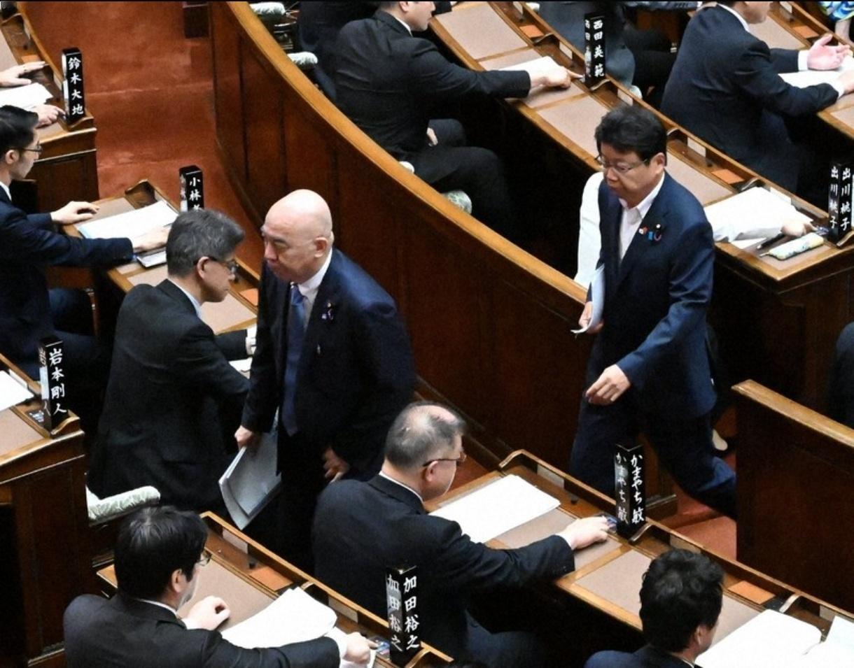 东京时间7月17日上午11时41分，在日本国会参议院开始就所谓《皇室典范》修正案