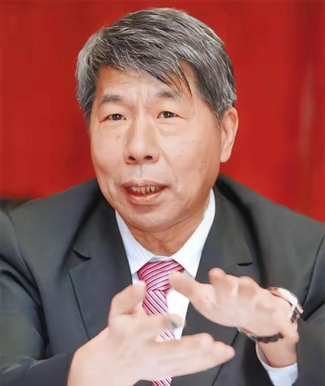 忍不了了！张亚中今天发文痛批称，国民党最近终于完成了一件历史性任务。经过几个月惊