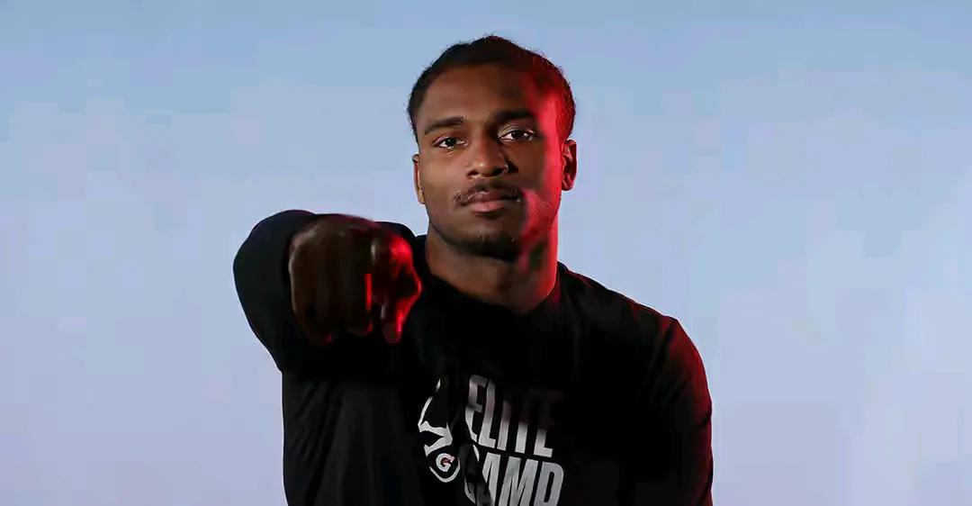 湖人也补强了，签约三分射手欣森，虽然是落选秀，但天赋也可以。
第一，看着勇士引进