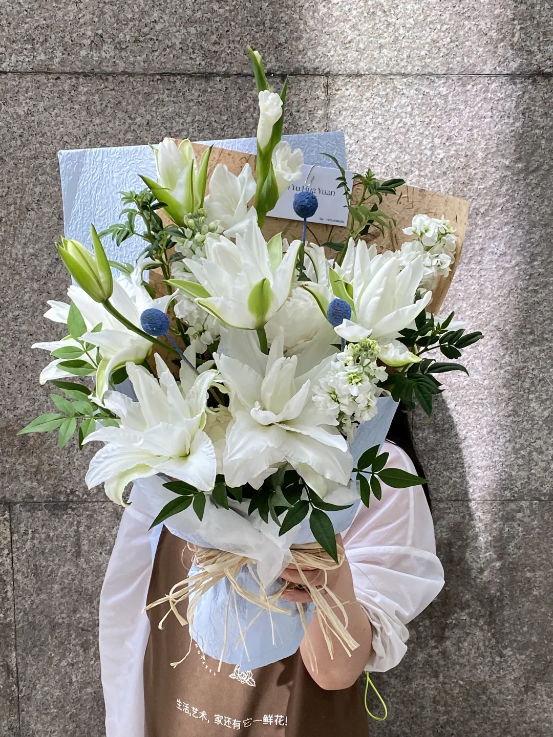 还是送往中国传媒大学｜重瓣百合花束💐