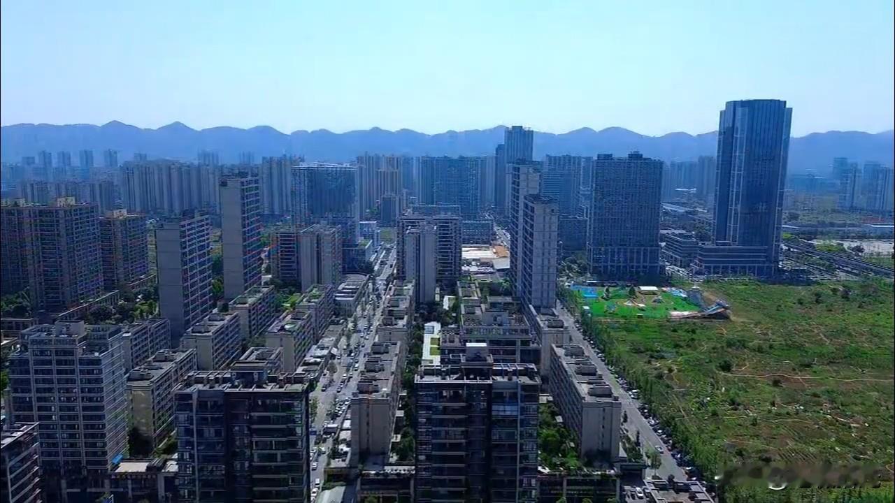 渝中半岛的“滤镜”与山城的“真相”：别再说你来过重庆

不知从何时起，重庆成了短