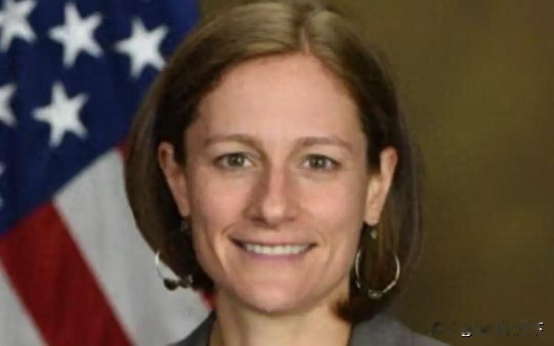 中美刚谈完，特朗普就调转枪口，登机抵华前，先除名反华官员

中美刚谈完经贸议题，