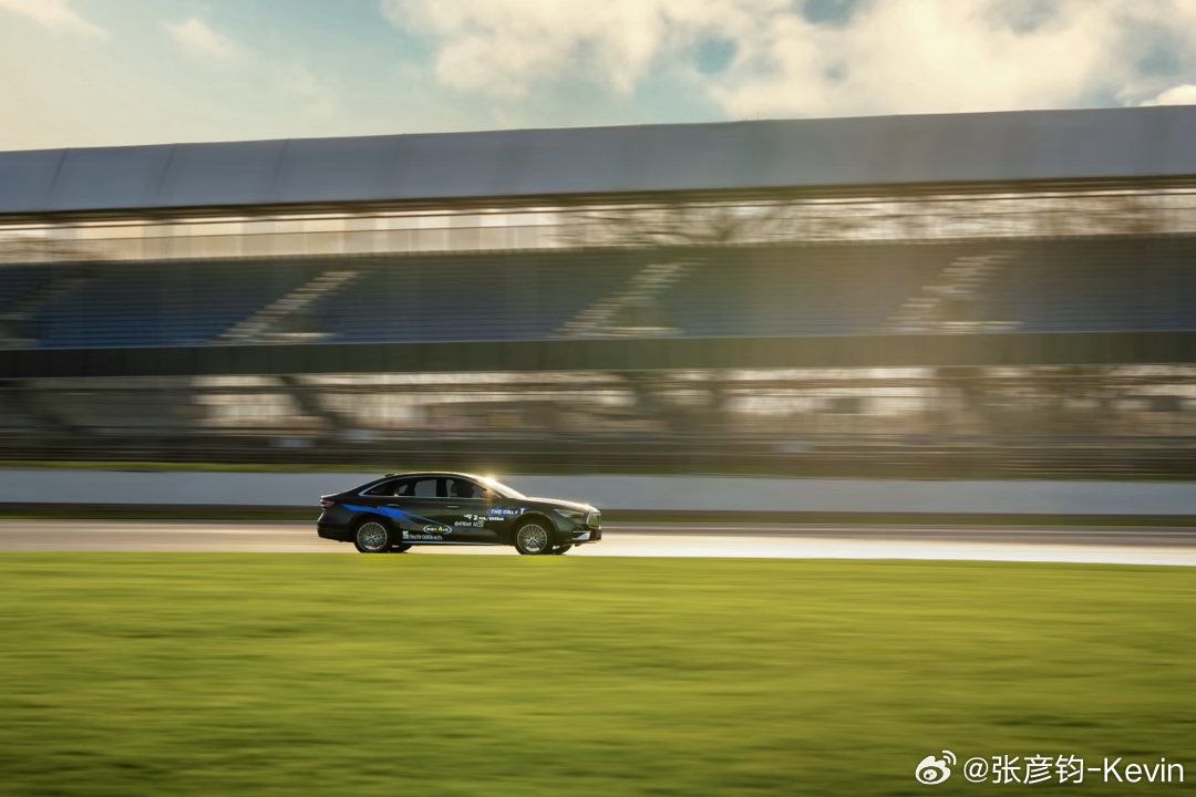 我发现吉利这个品牌好像对底盘操控有着特殊的执着…之前在天津V1试驾银河E8时就感