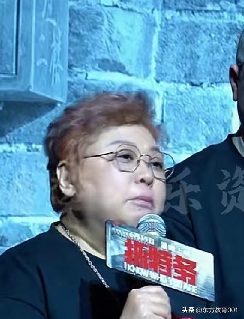 直白说，我力挺韩红，有三大理由：
1、韩红是明星，是韩红公益基金会创始人，为人正